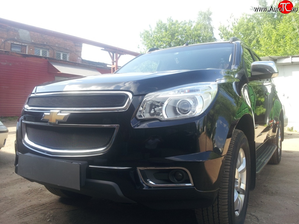 1 469 р. Сетка в решетку радиатора (верхняя) Russtal  Chevrolet Trailblazer  GM800 (2012-2016) дорестайлинг (черная)  с доставкой в г. Санкт‑Петербург