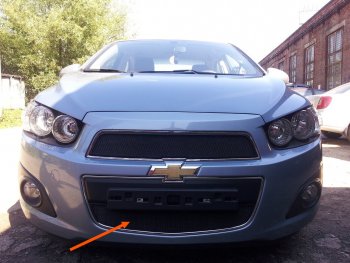 Защитная сетка радиатора в бампер Стрелка 11 Стандарт (алюминий, пластик) Chevrolet Aveo T300 седан (2011-2015)