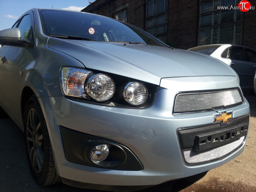 1 539 р. Нижняя сетка на бампер Russtal (хром) Chevrolet Aveo T300 седан (2011-2015)  с доставкой в г. Санкт‑Петербург