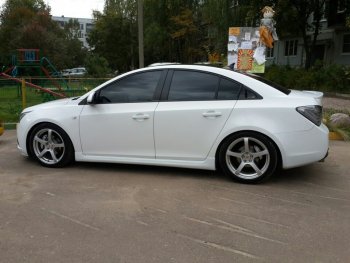 4 099 р. Пороги накладки пластиковые CT  Chevrolet Cruze ( J300,  J305,  J308) (2009-2015) седан дорестайлинг, хэтчбек дорестайлинг, седан рестайлинг, универсал рестайлинг, хэтчбек рестайлинг (Неокрашенные)  с доставкой в г. Санкт‑Петербург. Увеличить фотографию 3