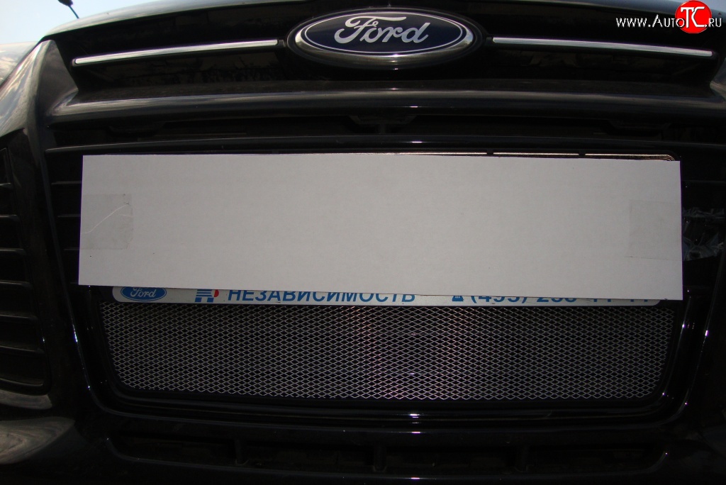 1 279 р. Сетка на бампер Russtal (хром)  Ford Focus  3 (2010-2015)  с доставкой в г. Санкт‑Петербург