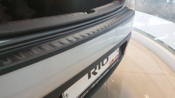 1 099 р. Накладка защитная на задний бампер Petroil Tuning  KIA Rio  4 FB (2016-2020) дорестайлинг седан (Текстурная поверхность)  с доставкой в г. Санкт‑Петербург. Увеличить фотографию 3