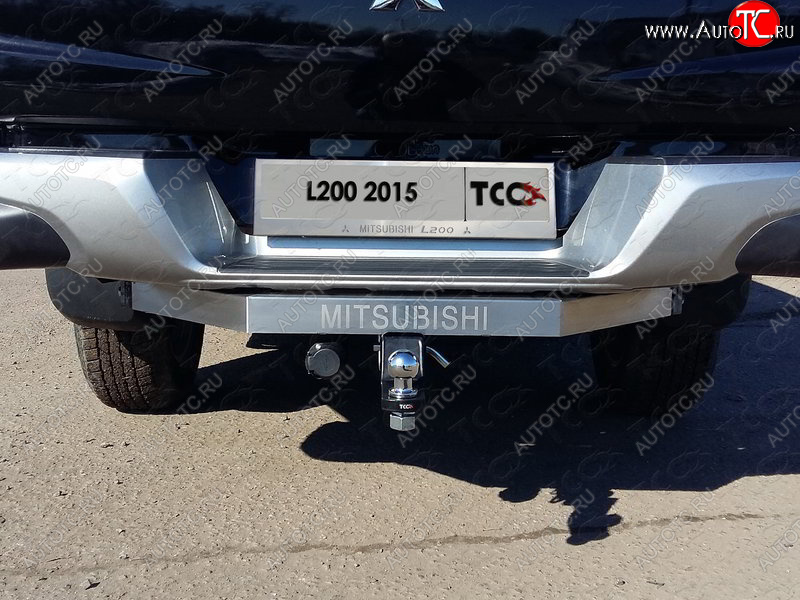 24 099 р. Фаркоп (тягово-сцепное устройство) с задним бампером TCC  Mitsubishi L200  5 KK,KL (2015-2022) дорестайлинг, рестайлинг (оцинкованный, шар Е нержавейка, усиленный, надпись Mitsubishi)  с доставкой в г. Санкт‑Петербург