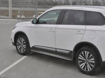 19 749 р. Порожки для ног Russtal (Ø42 мм) Mitsubishi Outlander GF 3-ий рестайлинг (2018-2022) (Лист алюминиевый, труба - сталь окрашенная в черный цвет)  с доставкой в г. Санкт‑Петербург. Увеличить фотографию 1