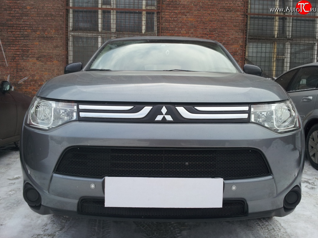 4 299 р. Сетка на бампер Russtal (черная) Mitsubishi Outlander GF дорестайлинг (2012-2014)  с доставкой в г. Санкт‑Петербург