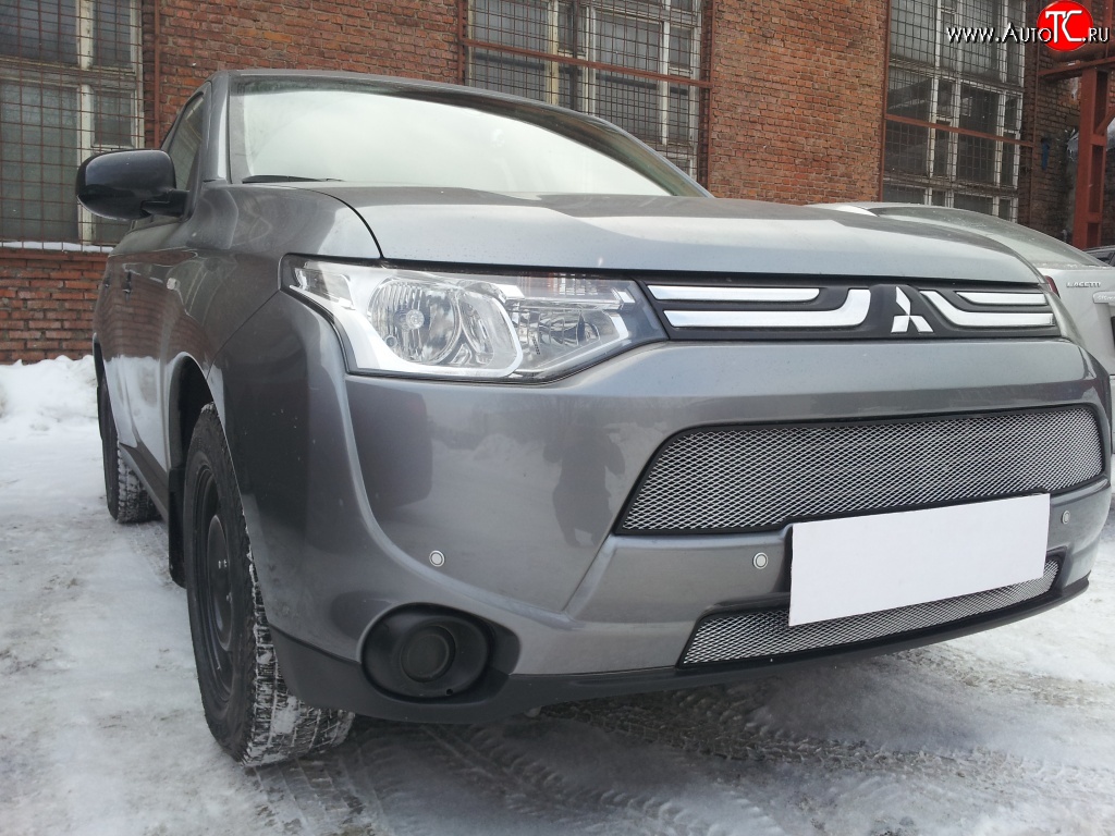 2 599 р. Сетка на бампер (рестайлинг) Russtal (хром) Mitsubishi Outlander GF дорестайлинг (2012-2014)  с доставкой в г. Санкт‑Петербург