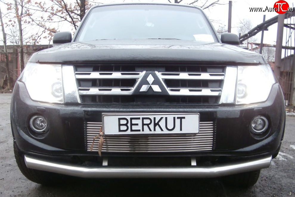 5 699 р. Декоративная вставка воздухозаборника (рестайлинг) Berkut Mitsubishi Pajero 4 V80 дорестайлинг (2006-2011)  с доставкой в г. Санкт‑Петербург