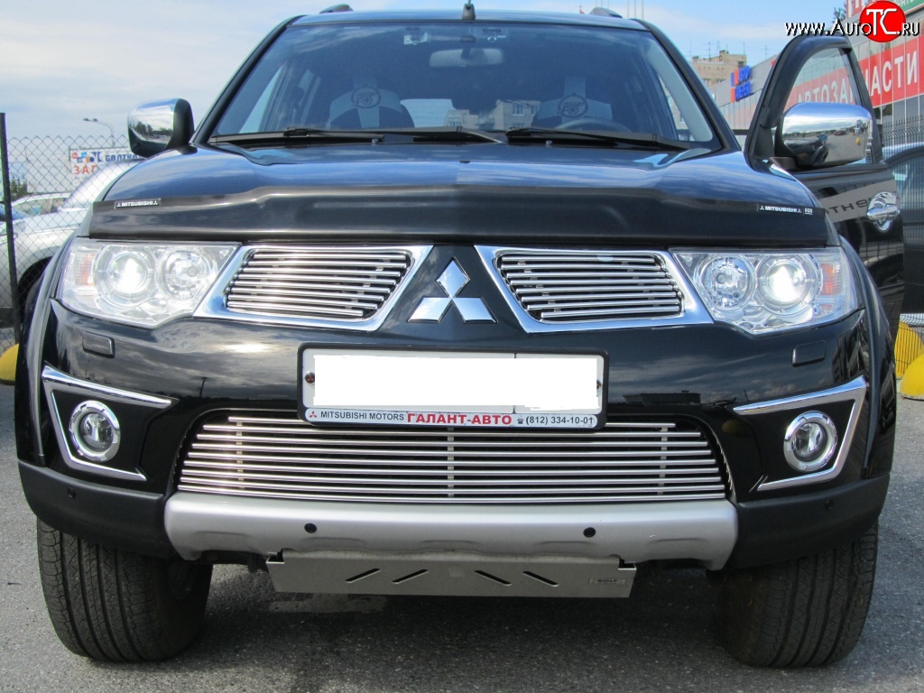 6 399 р. Декоративная вставка воздухозаборника Berkut Mitsubishi Pajero Sport PB дорестайлинг (2008-2013)  с доставкой в г. Санкт‑Петербург