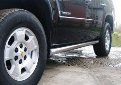 17 799 р. Защита порогов Russtal из круглой трубы диаметром 76 мм (дорестайлинг) Chevrolet Tahoe GMT900 5 дв. (2006-2013) (Защита порогов с со скосами на торцах (вариант 1))  с доставкой в г. Санкт‑Петербург. Увеличить фотографию 2