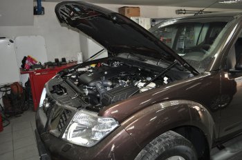 Упоры капота Russtal Nissan Navara 2 D40 дорестайлинг (2004-2010)