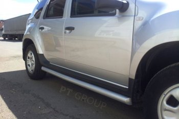 7 249 р. Защита порогов вогнутая из трубы Ø63 Petroil Tuning  Nissan Terrano  D10 (2013-2022), Renault Duster  HS (2010-2021) (Серебристый (Искра) ППК)  с доставкой в г. Санкт‑Петербург. Увеличить фотографию 2