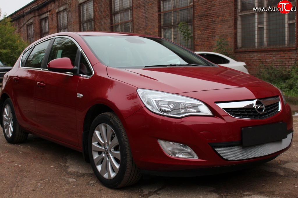 1 539 р. Сетка на бампер Russtal (хром) Opel Astra J хэтчбек 5 дв. дорестайлинг (2009-2012)  с доставкой в г. Санкт‑Петербург