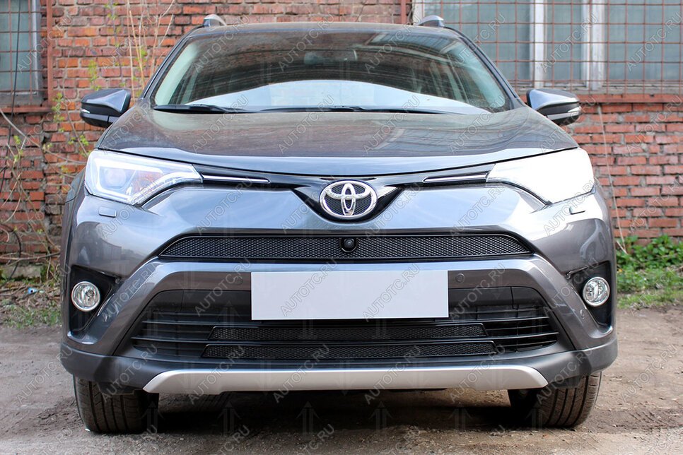 4 799 р. Защита радиатора (верх) (с камерой) Стрелка11 PREMIUM  Toyota RAV4  XA40 (2015-2019) 5 дв. рестайлинг (черная)  с доставкой в г. Санкт‑Петербург