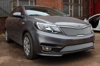 3 299 р. Защитная сетка в бампер (низ, ячейка 3х7 мм) Alfeco Стандарт KIA Rio 3 QB рестайлинг седан (2015-2017) (Хром)  с доставкой в г. Санкт‑Петербург. Увеличить фотографию 2