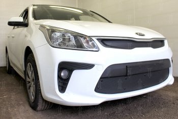 3 099 р. Защитная сетка в бампер (верх, заглушка без сот) Alfeco Стандарт KIA Rio 4 FB дорестайлинг седан (2016-2020) (Чёрная)  с доставкой в г. Санкт‑Петербург. Увеличить фотографию 4