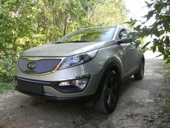 3 589 р. Защитная сетка в бампер (верх, ячейка 3х7 мм) Alfeco Стандарт  KIA Sportage  3 SL (2010-2014) (Хром)  с доставкой в г. Санкт‑Петербург. Увеличить фотографию 2