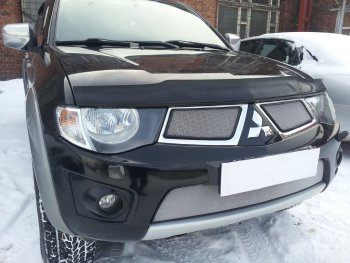 3 279 р. Защитная сетка в бампер (низ, ячейка 3х7 мм) Alfeco Стандарт  Mitsubishi L200  4 - Pajero Sport  2 PB (Хром)  с доставкой в г. Санкт‑Петербург. Увеличить фотографию 3