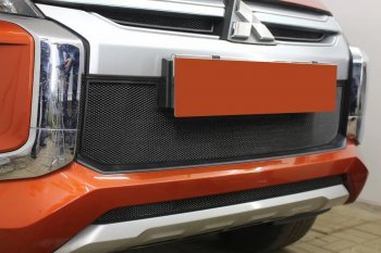 2 559 р. Защитная сетка в бампер (низ, ячейка 3х7 мм) Alfeco Стандарт  Mitsubishi L200  5 KK,KL (2018-2022) (Чёрная)  с доставкой в г. Санкт‑Петербург. Увеличить фотографию 2