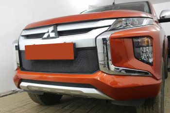 2 559 р. Защитная сетка в бампер (низ, ячейка 3х7 мм) Alfeco Стандарт  Mitsubishi L200  5 KK,KL (2018-2022) (Чёрная)  с доставкой в г. Санкт‑Петербург. Увеличить фотографию 3