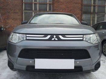 6 199 р. Защитная сетка в бампер (2 части, ячейка 3х7 мм) Alfeco Стандарт  Mitsubishi Outlander  GF (2012-2014) дорестайлинг (Чёрная)  с доставкой в г. Санкт‑Петербург. Увеличить фотографию 3