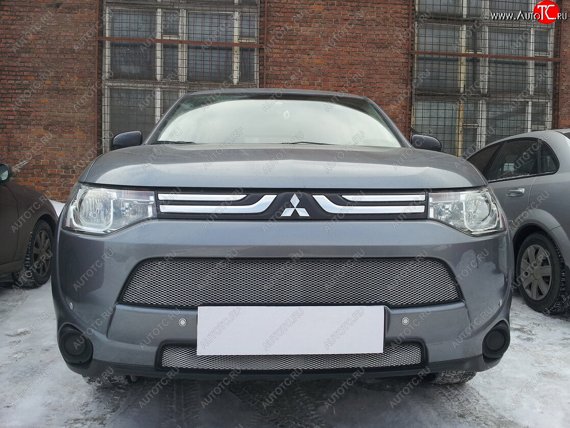 6 499 р. Защитная сетка в бампер (2 части, ячейка 3х7 мм) Alfeco Стандарт Mitsubishi Outlander GF дорестайлинг (2012-2014) (Хром)  с доставкой в г. Санкт‑Петербург