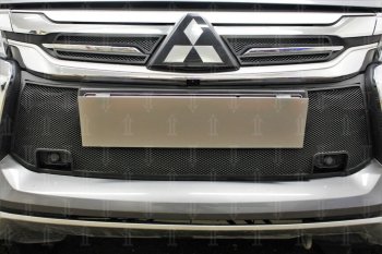 Защитная сетка в бампер (верх, ячейка 3х7 мм) Стрелка11 Премиум Mitsubishi Pajero Sport 3 QE дорестайлинг (2015-2021)  (Чёрная)