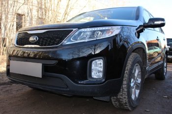 3 989 р. Защитная сетка в бампер (низ, ячейка 4х10 мм) Alfeco Премиум KIA Sorento XM рестайлинг (2012-2015) (Чёрная)  с доставкой в г. Санкт‑Петербург. Увеличить фотографию 2