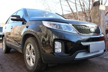 4 299 р. Защитная сетка в бампер (низ, ячейка 4х10 мм) Alfeco Премиум KIA Sorento XM рестайлинг (2012-2015) (Хром)  с доставкой в г. Санкт‑Петербург. Увеличить фотографию 3