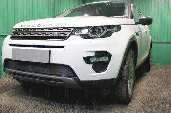 4 499 р. Защитная сетка в бампер (низ, ячейка 4х10 мм) Alfeco Премиум Land Rover Discovery Sport L550 дорестайлинг (2014-2019) (Чёрная)  с доставкой в г. Санкт‑Петербург. Увеличить фотографию 2