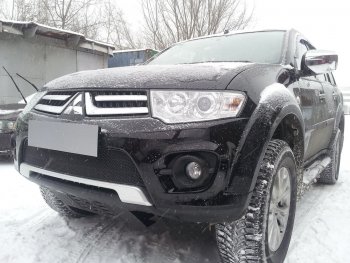 4 199 р. Защитная сетка в бампер (низ, ячейка 4х10 мм) Alfeco Премиум  Mitsubishi L200  4 - Pajero Sport  PB (Чёрная)  с доставкой в г. Санкт‑Петербург. Увеличить фотографию 3