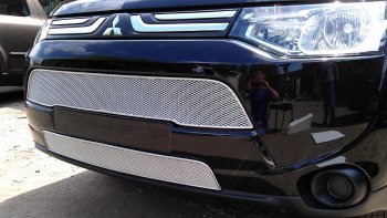 3 799 р. Защитная сетка в бампер (низ, ячейка 3х7 мм) Alfeco Стандарт Mitsubishi Outlander GF дорестайлинг (2012-2014) (Хром)  с доставкой в г. Санкт‑Петербург. Увеличить фотографию 1