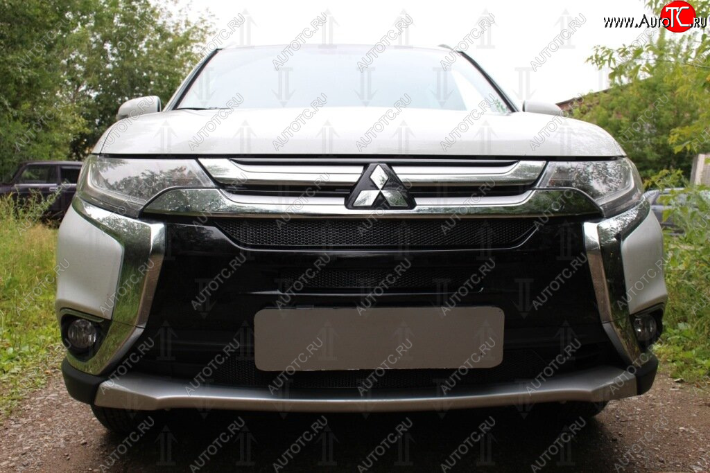 10 399 р. Защитная сетка в бампер (3 части, ячейка 4х10 мм) Alfeco Премиум Mitsubishi Outlander GF 2-ой рестайлинг (2015-2018) (Чёрная)  с доставкой в г. Санкт‑Петербург