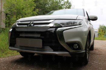 8 999 р. Защитная сетка в бампер (3 части, ячейка 4х10 мм) Alfeco Премиум Mitsubishi Outlander GF 2-ой рестайлинг (2015-2018) (Хром)  с доставкой в г. Санкт‑Петербург. Увеличить фотографию 3