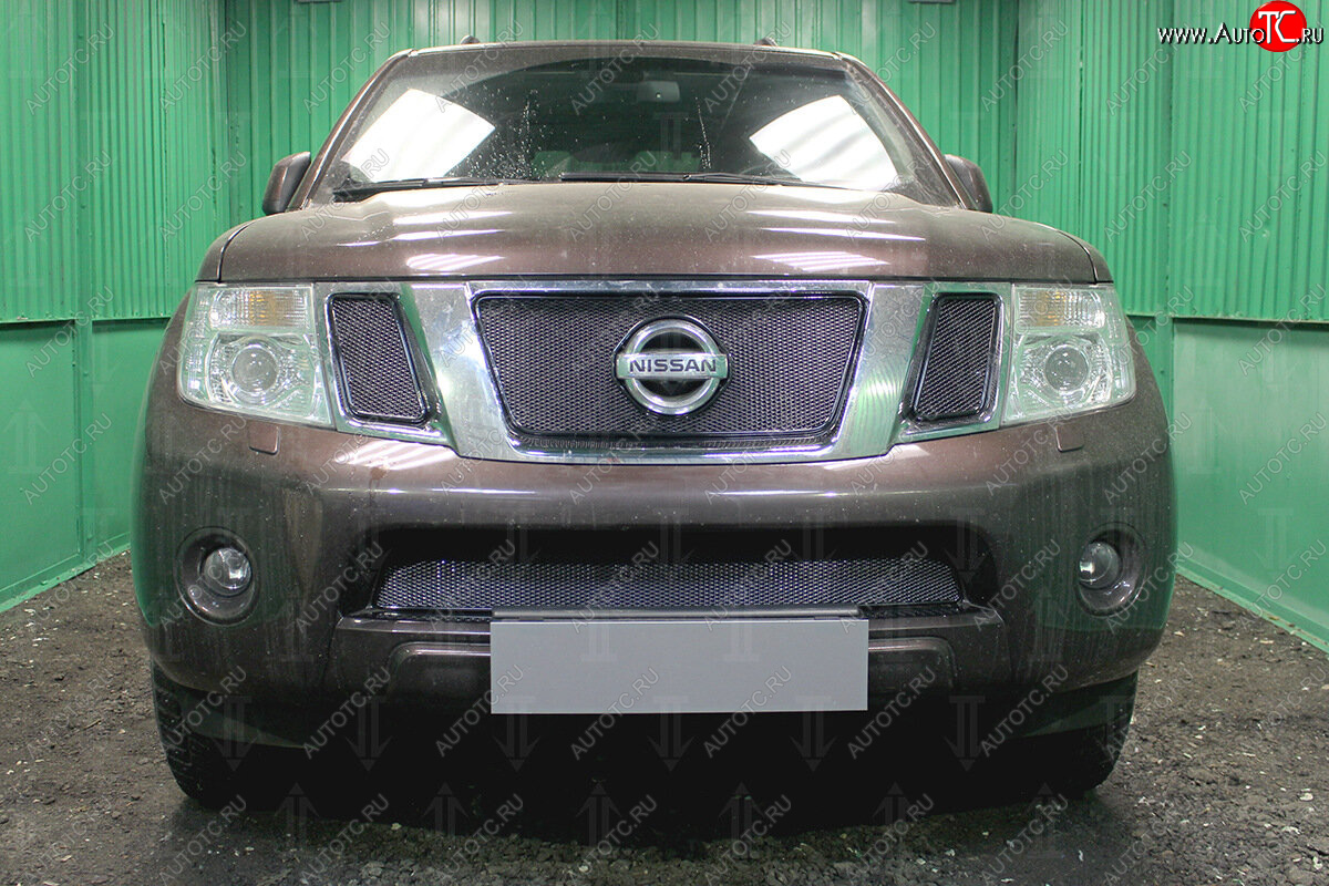 4 799 р. Защитная сетка в бампер (низ, ячейка 4х10 мм) Стрелка11 Премиум Nissan Pathfinder R51 рестайлинг (2009-2014) (Чёрная)  с доставкой в г. Санкт‑Петербург