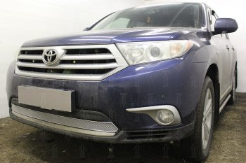 4 749 р. Защитная сетка в бампер (низ, ячейка 4х10 мм) Стрелка11 Премиум Toyota Highlander XU40 рестайлинг (2010-2013) (Хром)  с доставкой в г. Санкт‑Петербург. Увеличить фотографию 3