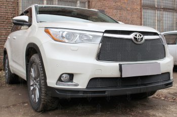 3 999 р. Защитная сетка в бампер (низ, ячейка 4х10 мм) Стрелка11 Премиум Toyota Highlander XU50 дорестайлинг (2013-2017) (Чёрная)  с доставкой в г. Санкт‑Петербург. Увеличить фотографию 3