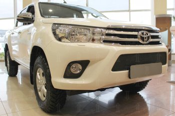 4 299 р. Защитная сетка в бампер (низ, ячейка 4х10 мм) Стрелка11 Премиум Toyota Hilux AN120 дорестайлинг (2016-2020) (Чёрная)  с доставкой в г. Санкт‑Петербург. Увеличить фотографию 3