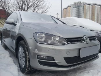 4 199 р. Защитная сетка в бампер (низ, ячейка 4х10 мм) Стрелка11 Премиум  Volkswagen Golf  7 (2012-2020) дорестайлинг, хэтчбэк 5 дв., рестайлинг универсал, рестайлинг, хэтчбэк 5 дв. (Чёрная)  с доставкой в г. Санкт‑Петербург. Увеличить фотографию 2