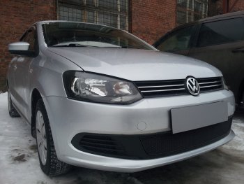 4 199 р. Защитная сетка в бампер (низ, ячейка 4х10 мм) Стрелка11 Премиум Volkswagen Polo 5 седан дорестайлинг (2009-2015) (Чёрная)  с доставкой в г. Санкт‑Петербург. Увеличить фотографию 2