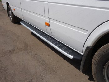 14 349 р. Порог алюминиевый с пластиковой накладкой ТСС Тюнинг  Mercedes-Benz Sprinter  W906 (2014-2018) рестайлинг (серые)  с доставкой в г. Санкт‑Петербург. Увеличить фотографию 1