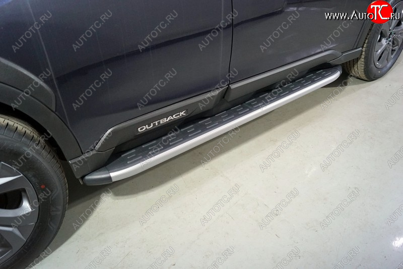 21 349 р. Пороги алюминиевые с пластиковой накладкой, ТСС Тюнинг  Subaru Outback  BT (2019-2024) универсал (карбон серебро)  с доставкой в г. Санкт‑Петербург