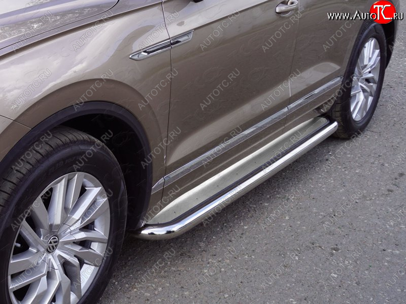 49 849 р. Пороги с площадкой 60,3 мм ТСС Тюнинг  Volkswagen Touareg  CR (2018-2024) (нержавейка)  с доставкой в г. Санкт‑Петербург