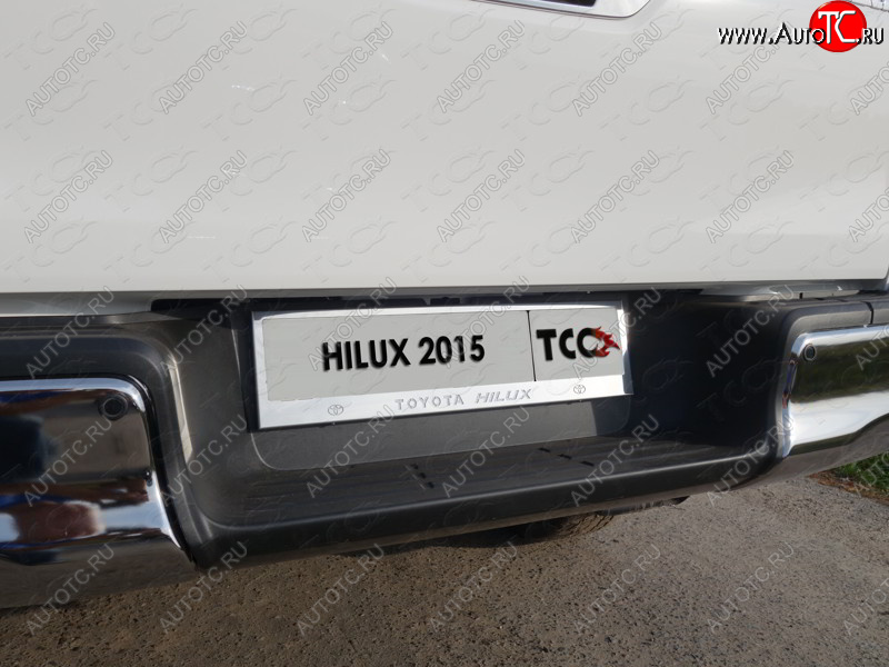 6 449 р. Рамка гос. номера ТСС Тюнинг Toyota Hilux AN120 1-ый рестайлинг (2017-2020) (нержавейка)  с доставкой в г. Санкт‑Петербург