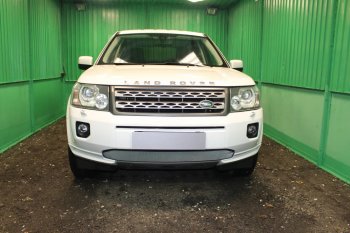 3 399 р. Защитная сетка в бампер (низ, ячейка 3х7 мм) Alfeco Стандарт  Land Rover Freelander  L359 (2010-2012) (Хром)  с доставкой в г. Санкт‑Петербург. Увеличить фотографию 1