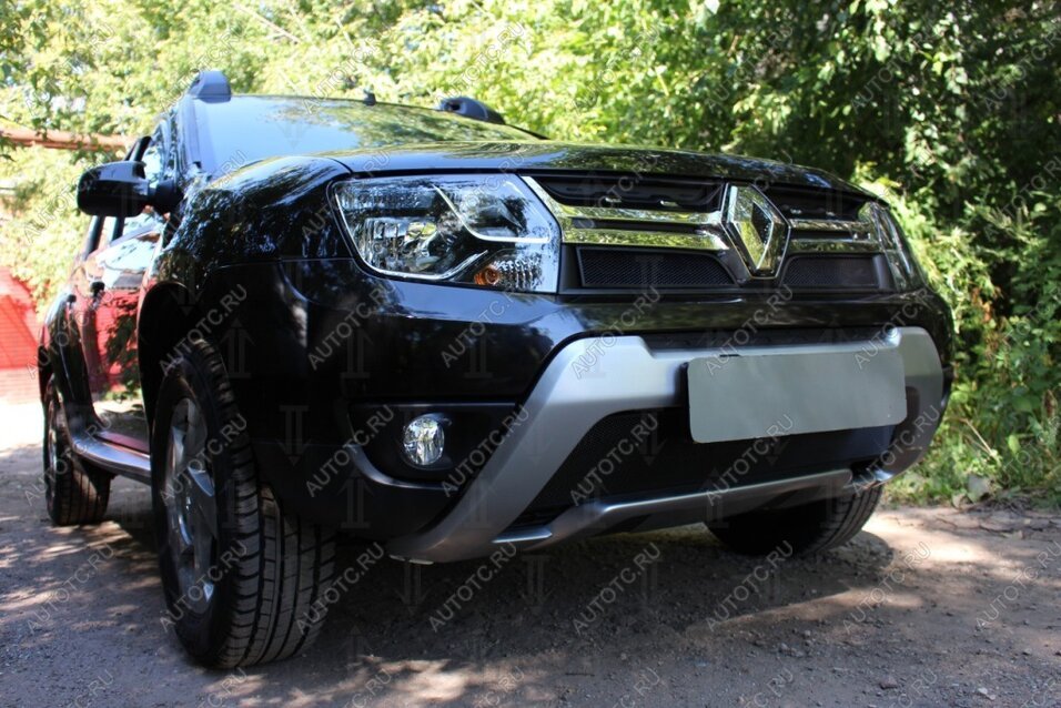 2 559 р. Защита радиатора (верх) Стрелка11 Стандарт Renault Duster HS рестайлинг (2015-2021) (черная)  с доставкой в г. Санкт‑Петербург