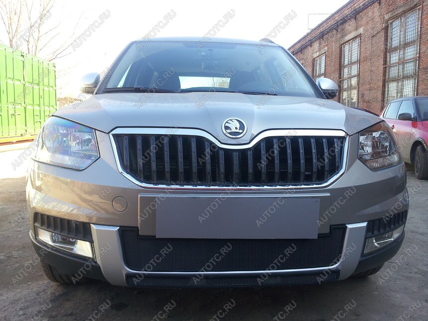 2 179 р. Защита радиатора (нижняя) (Outdoor) Стрелка11 Стандарт  Skoda Yeti (2013-2018) (черная)  с доставкой в г. Санкт‑Петербург