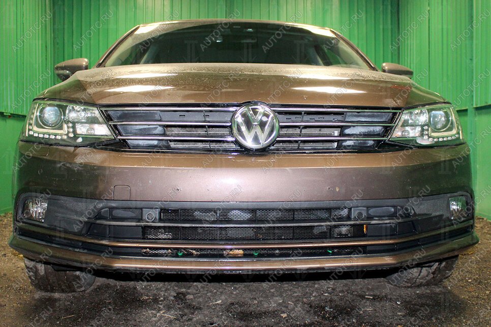 4 199 р. Защита радиатора (3 части с парктроником) Стрелка11 Стандарт  Volkswagen Jetta  A6 (2015-2018) седан рестайлинг (черная)  с доставкой в г. Санкт‑Петербург