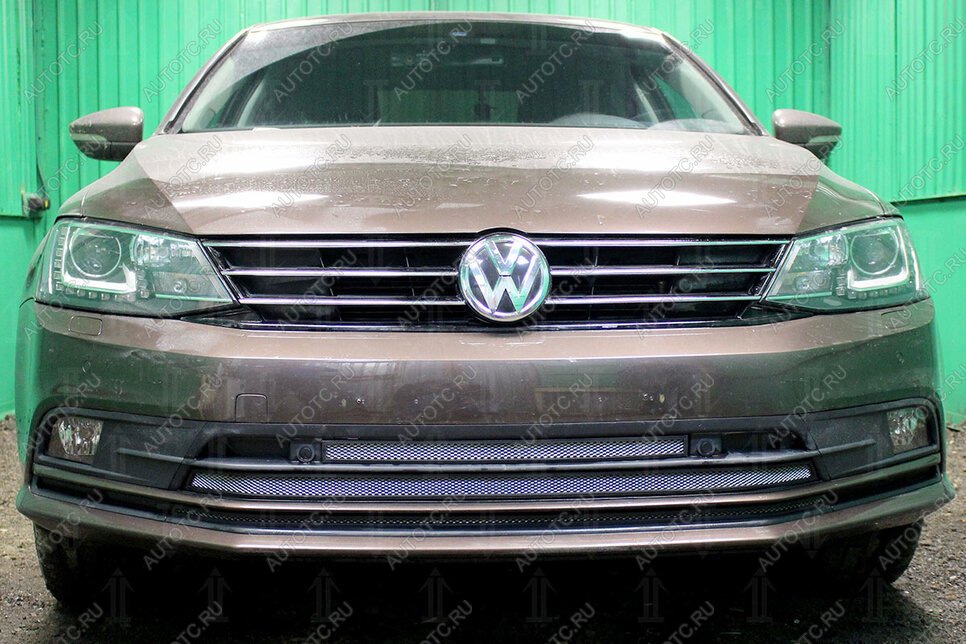 4 299 р. Защита радиатора (3 части с парктроником) Стрелка11 Стандарт  Volkswagen Jetta  A6 (2015-2018) седан рестайлинг (хром)  с доставкой в г. Санкт‑Петербург