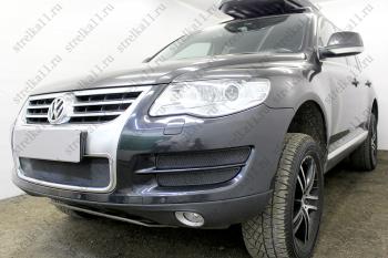 3 099 р. Защита радиатора (боковая 4 части) Стрелка11 Стандарт  Volkswagen Touareg  GP (2006-2010) рестайлинг (черная)  с доставкой в г. Санкт‑Петербург. Увеличить фотографию 2