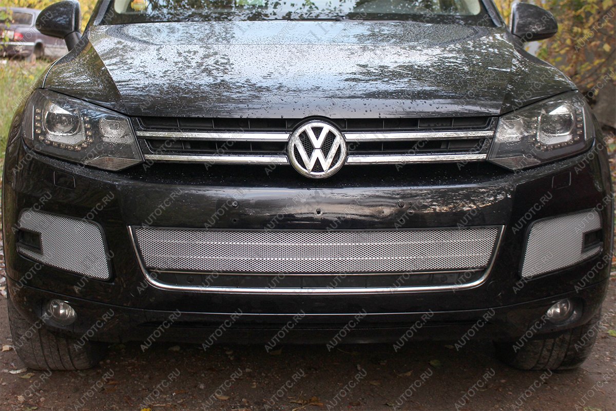 2 299 р. Защита радиатора (низ) Стрелка11 Стандарт  Volkswagen Touareg  NF (2010-2014) дорестайлинг (хром)  с доставкой в г. Санкт‑Петербург